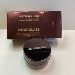Hourglass Scattered Light Eyeshadow in Foil